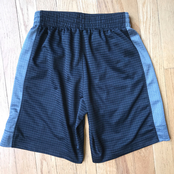 **S O L D** Nike Youth Small Boys Shorts - Picture 2 of 6